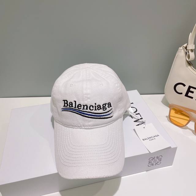 Balenciaga巴黎世家新款洗水烟灰色帽檐字母logo棒球帽 很酷的色系 男女佩戴都有不同style 第一批抢先出货 巴黎粉必入款